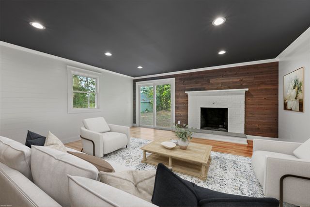 15 Lancaster Road, Glastonbury, CT 06033