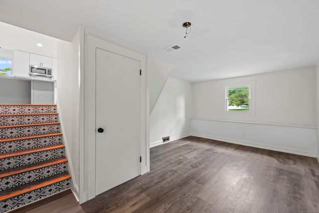 15 Lancaster Road, Glastonbury, CT 06033