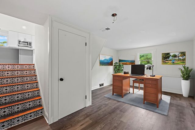 15 Lancaster Road, Glastonbury, CT 06033