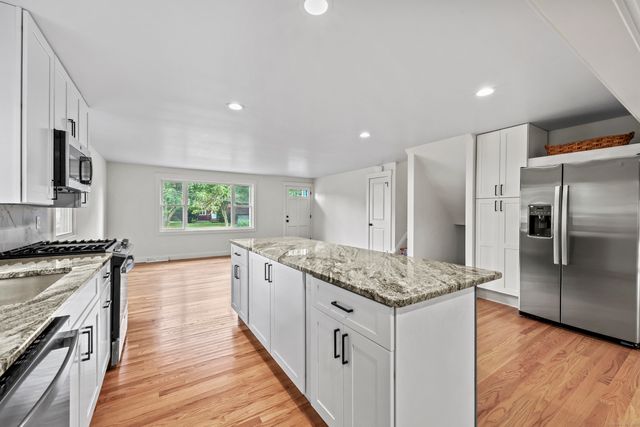 15 Lancaster Road, Glastonbury, CT 06033