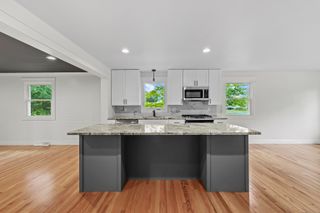 15 Lancaster Road, Glastonbury, CT 06033