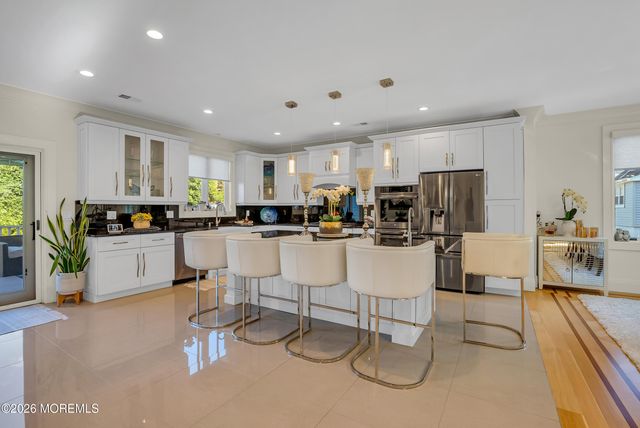 243 Overbrook Avenue, Oakhurst, NJ 07755