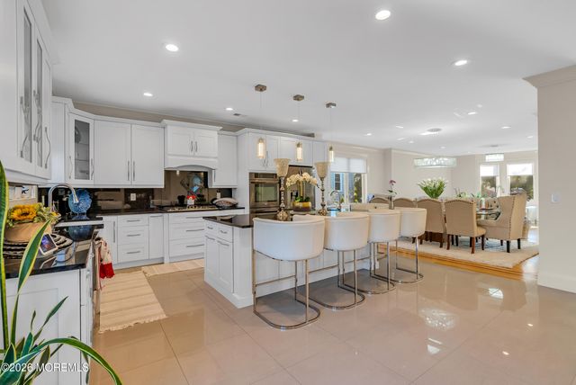 243 Overbrook Avenue, Oakhurst, NJ 07755