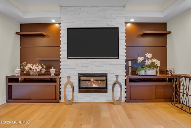 243 Overbrook Avenue, Oakhurst, NJ 07755