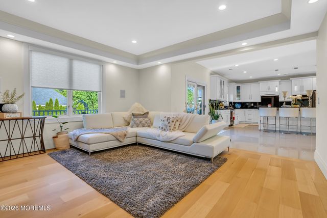 243 Overbrook Avenue, Oakhurst, NJ 07755