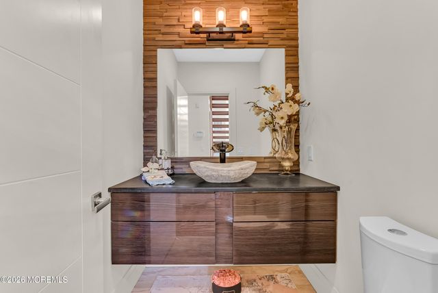 243 Overbrook Avenue, Oakhurst, NJ 07755