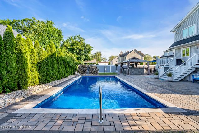 243 Overbrook Avenue, Oakhurst, NJ 07755