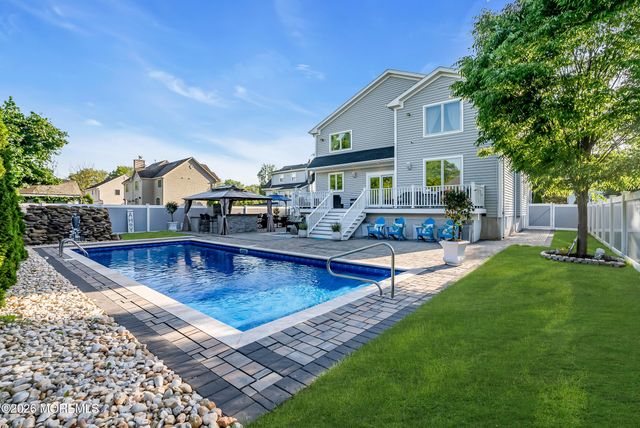 243 Overbrook Avenue, Oakhurst, NJ 07755