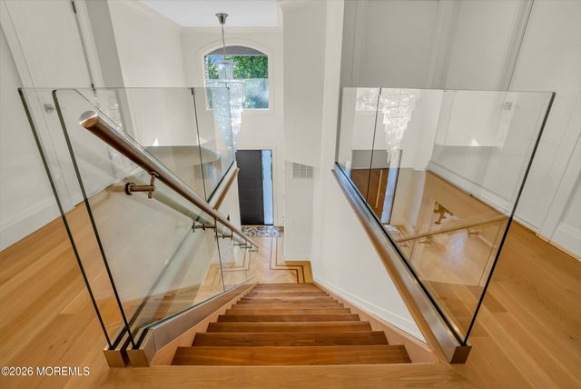 243 Overbrook Avenue, Oakhurst, NJ 07755