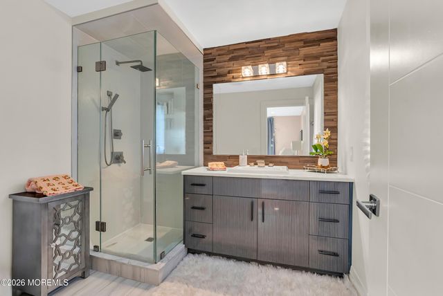 243 Overbrook Avenue, Oakhurst, NJ 07755