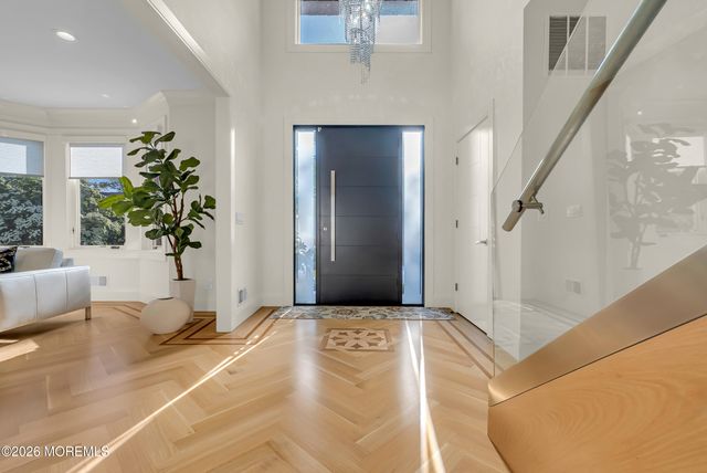 243 Overbrook Avenue, Oakhurst, NJ 07755