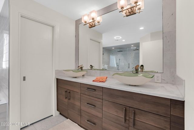 243 Overbrook Avenue, Oakhurst, NJ 07755