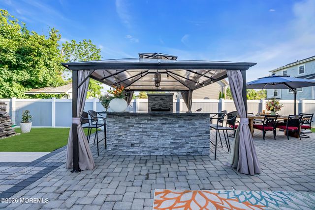 243 Overbrook Avenue, Oakhurst, NJ 07755