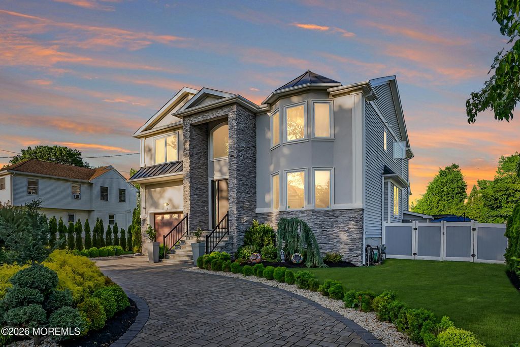 243 Overbrook Avenue, Oakhurst, NJ 07755