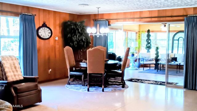 905 Loreauville Road, New Iberia, LA 70563