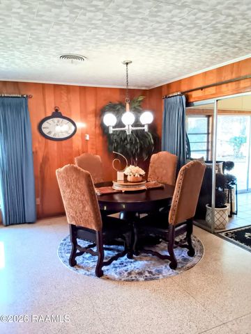 905 Loreauville Road, New Iberia, LA 70563