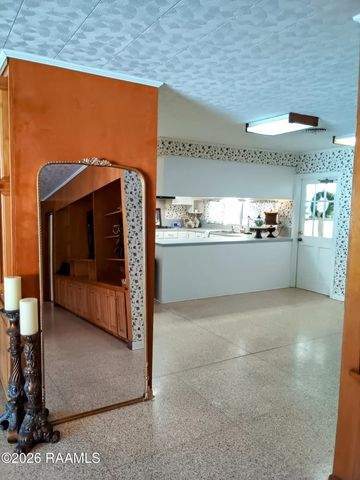 905 Loreauville Road, New Iberia, LA 70563