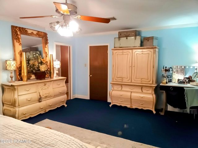 905 Loreauville Road, New Iberia, LA 70563