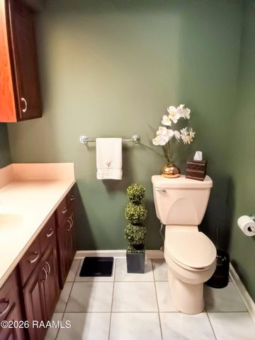 905 Loreauville Road, New Iberia, LA 70563