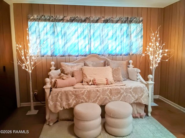 905 Loreauville Road, New Iberia, LA 70563