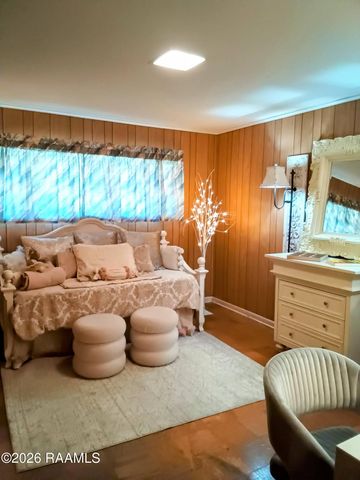 905 Loreauville Road, New Iberia, LA 70563