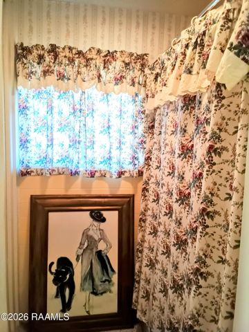 905 Loreauville Road, New Iberia, LA 70563