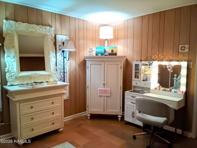 905 Loreauville Road, New Iberia, LA 70563