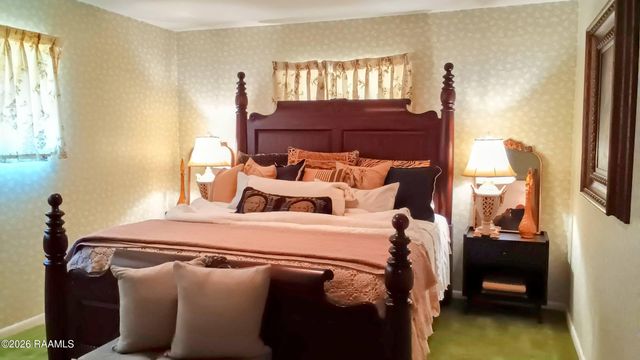 905 Loreauville Road, New Iberia, LA 70563