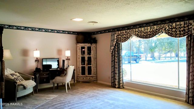 905 Loreauville Road, New Iberia, LA 70563