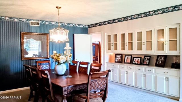 905 Loreauville Road, New Iberia, LA 70563