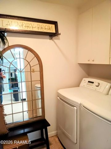 905 Loreauville Road, New Iberia, LA 70563