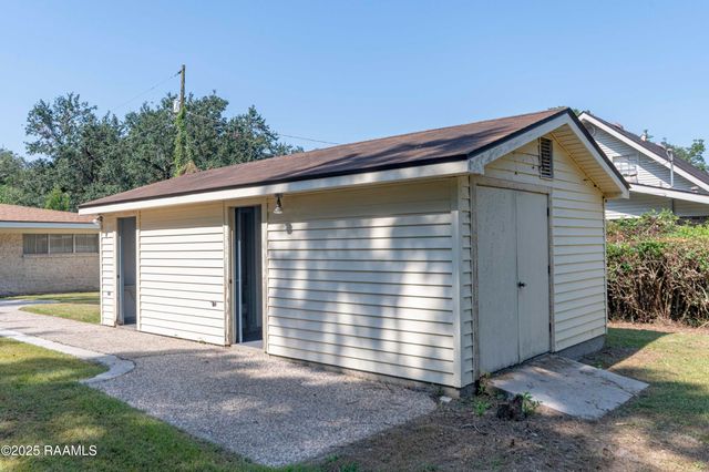 905 Loreauville Road, New Iberia, LA 70563