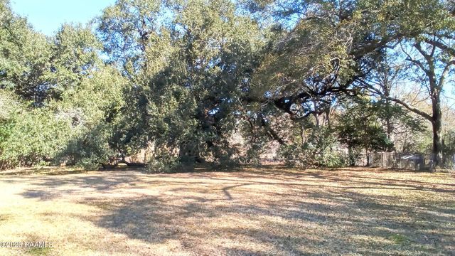 905 Loreauville Road, New Iberia, LA 70563