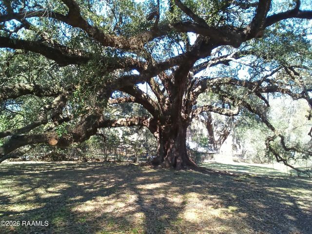 905 Loreauville Road, New Iberia, LA 70563