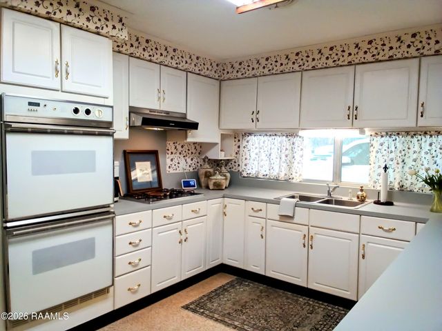 905 Loreauville Road, New Iberia, LA 70563