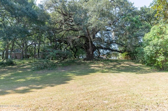 905 Loreauville Road, New Iberia, LA 70563