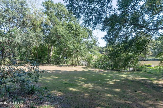 905 Loreauville Road, New Iberia, LA 70563