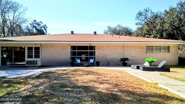 905 Loreauville Road, New Iberia, LA 70563