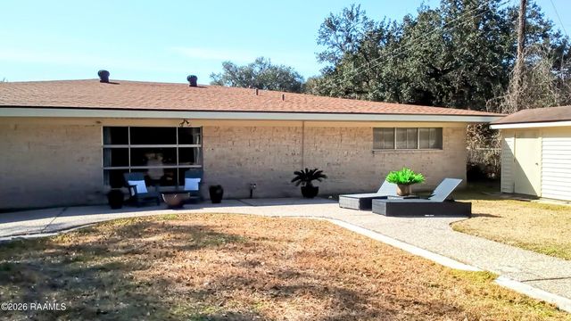 905 Loreauville Road, New Iberia, LA 70563