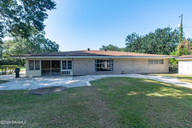 905 Loreauville Road, New Iberia, LA 70563