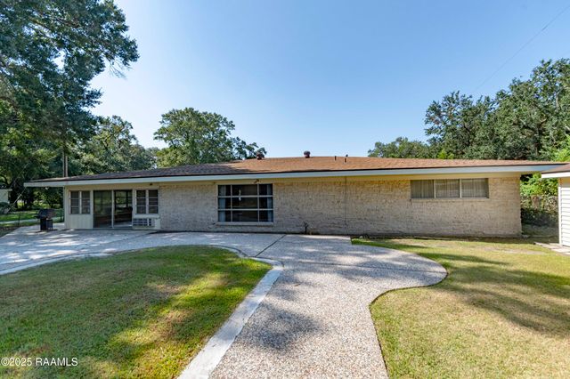905 Loreauville Road, New Iberia, LA 70563