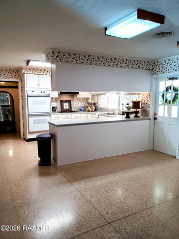 905 Loreauville Road, New Iberia, LA 70563