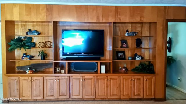 905 Loreauville Road, New Iberia, LA 70563