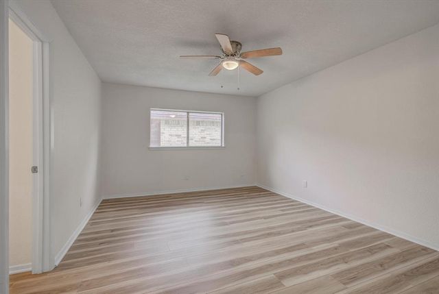 1041 Crossing Road, Angleton, TX 77515