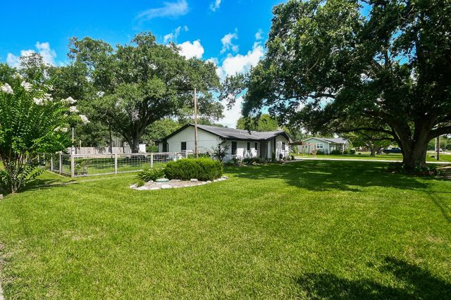 16902 Berry Road, Pearland, TX 77584