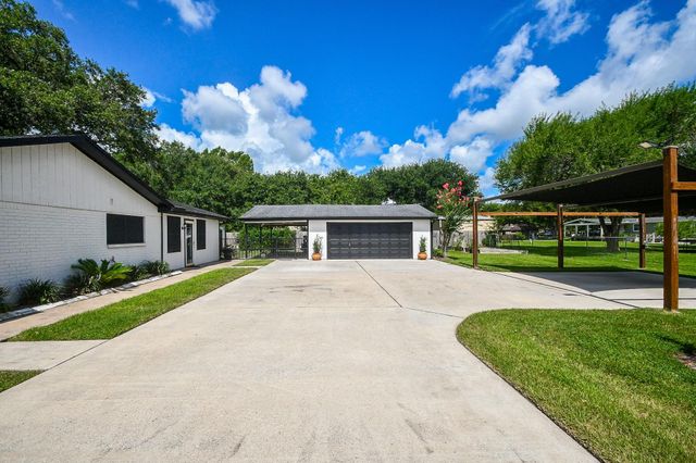 16902 Berry Road, Pearland, TX 77584