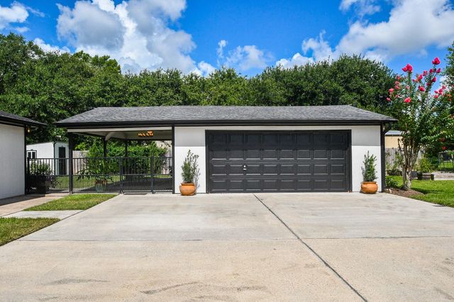 16902 Berry Road, Pearland, TX 77584