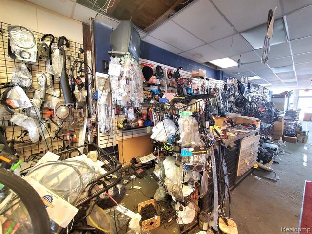 3123 S Wayne Road, Wayne, MI 48184