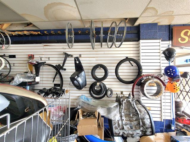 3123 S Wayne Road, Wayne, MI 48184