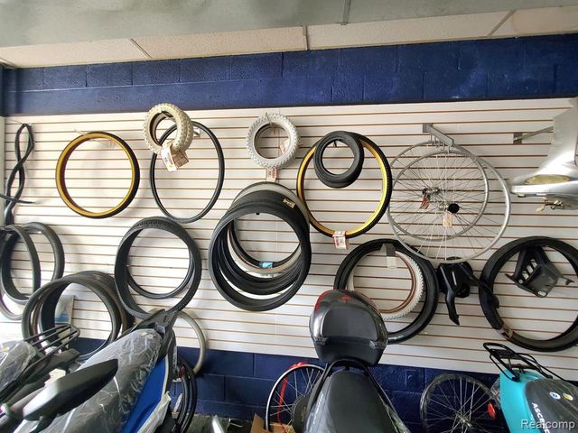 3123 S Wayne Road, Wayne, MI 48184